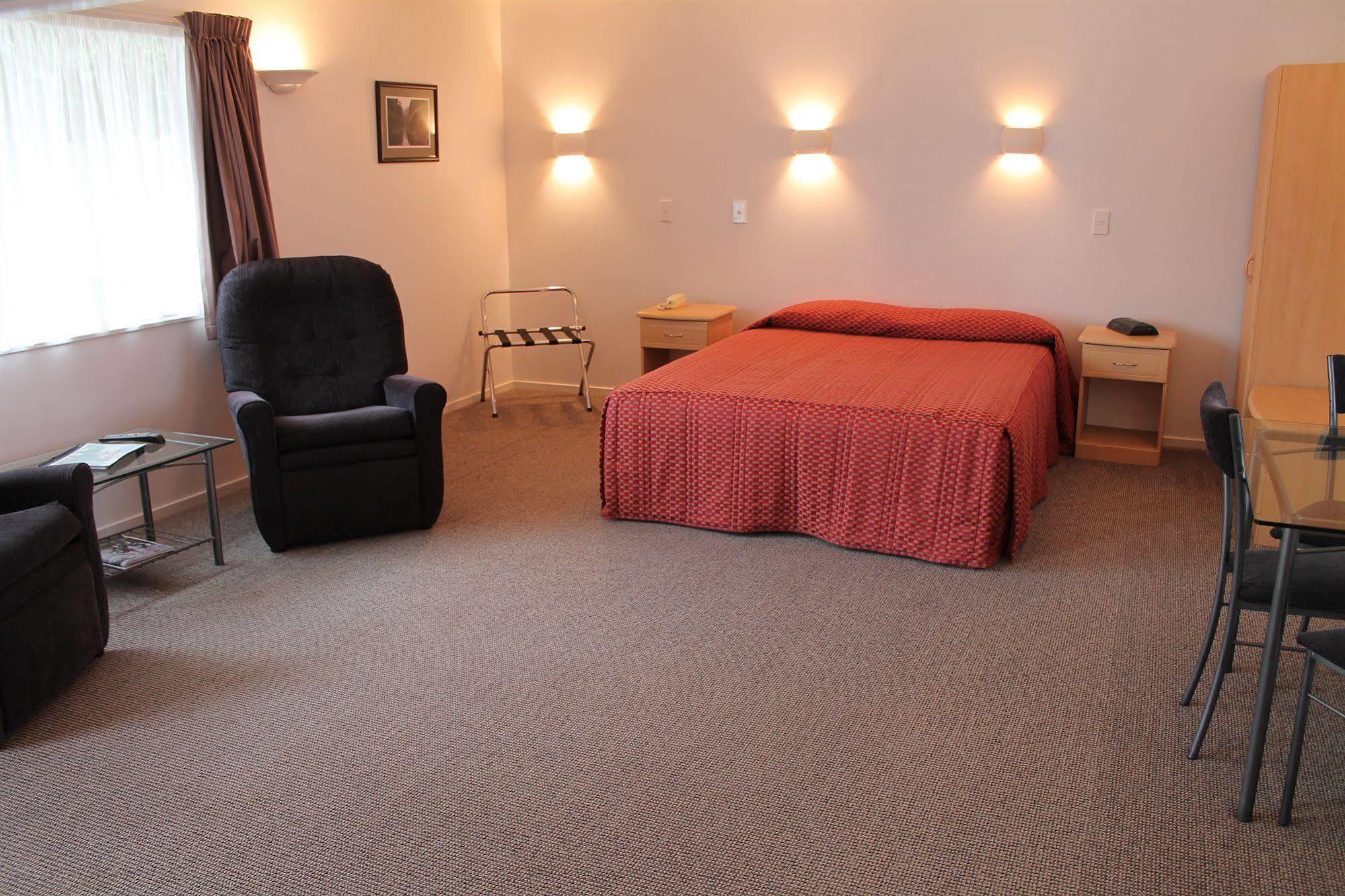 Riverview Motel Уонгануи Экстерьер фото
